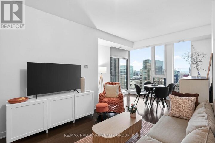 Property Photo:  179 Metcalfe Street 2003  ON K2P 1P7 