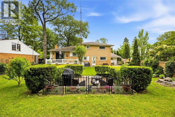 Photo de la propriété:  870 McKay Avenue  ON N7V 3V4 