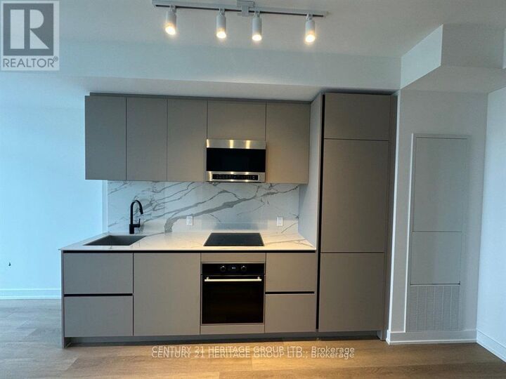 Property Photo: 117 Broadway Avenue South 3807 ON L3Y 5Y1