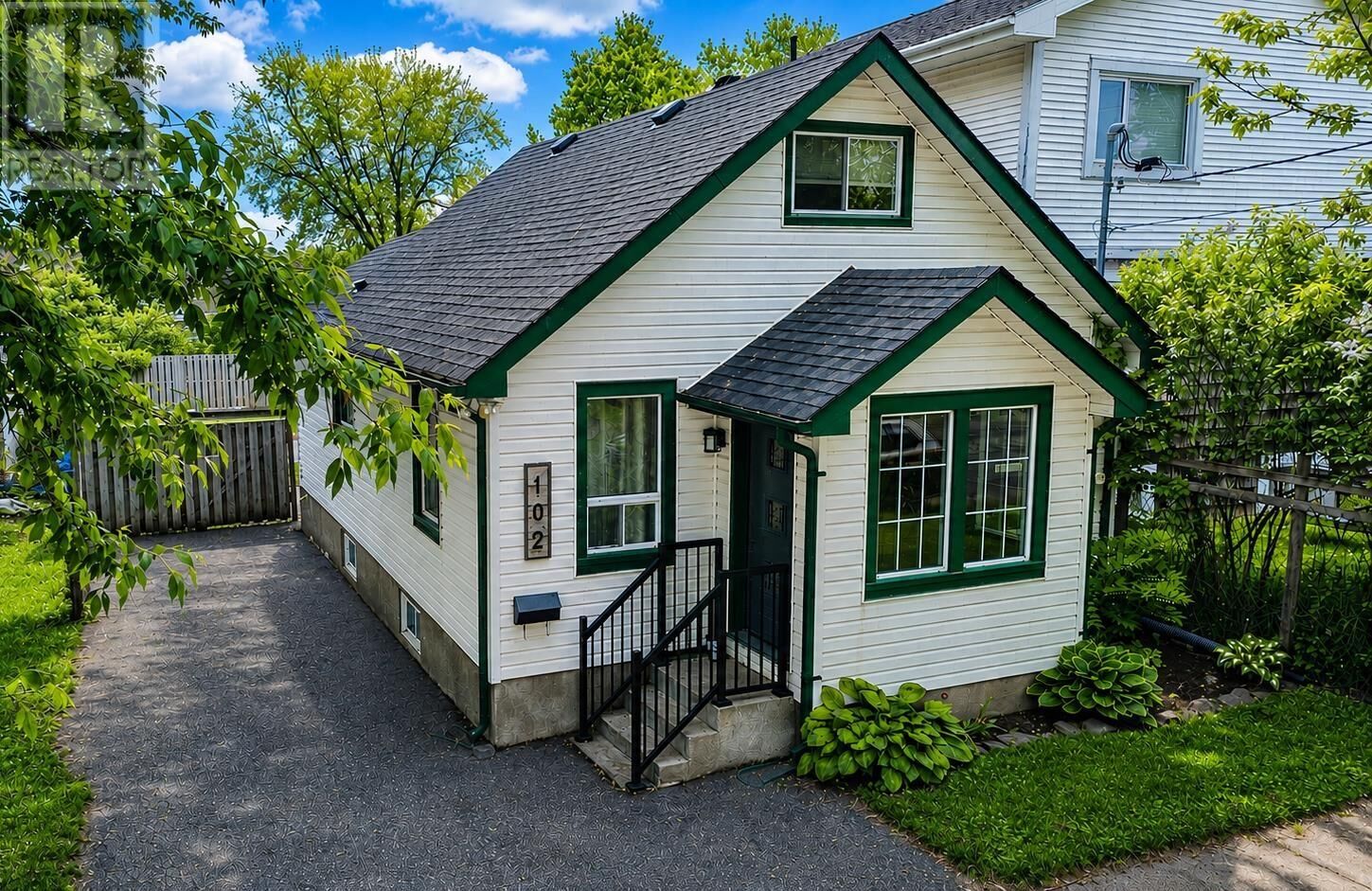 Property Photo:  102 Kenogami Ave S  ON P7B 4R7 