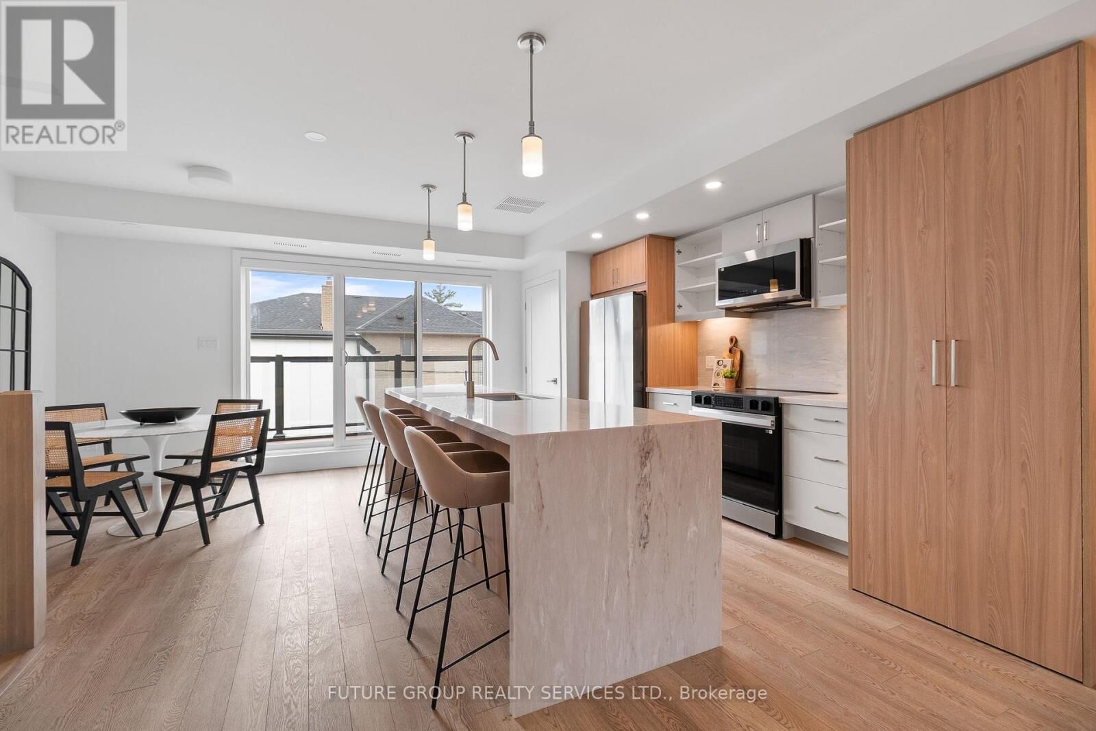 Property Photo:  34 Poplar Avenue Unit 4  ON M9B 3R4 