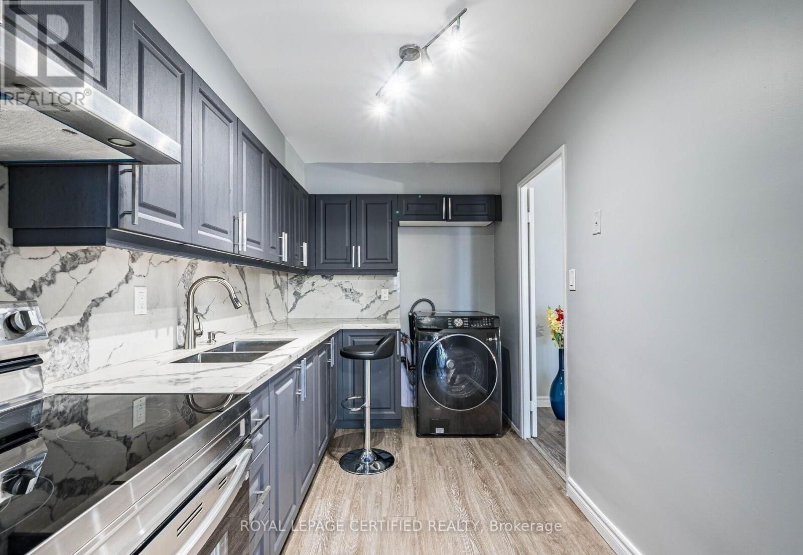Property Photo:  1 Massey Square 1208  ON M4C 5L4 