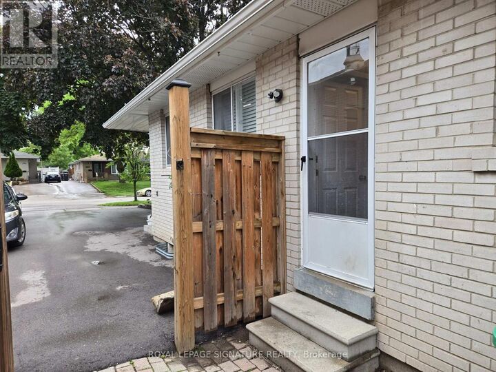 Property Photo:  2026 Fontwell Crescent B  ON L5J 2G7 