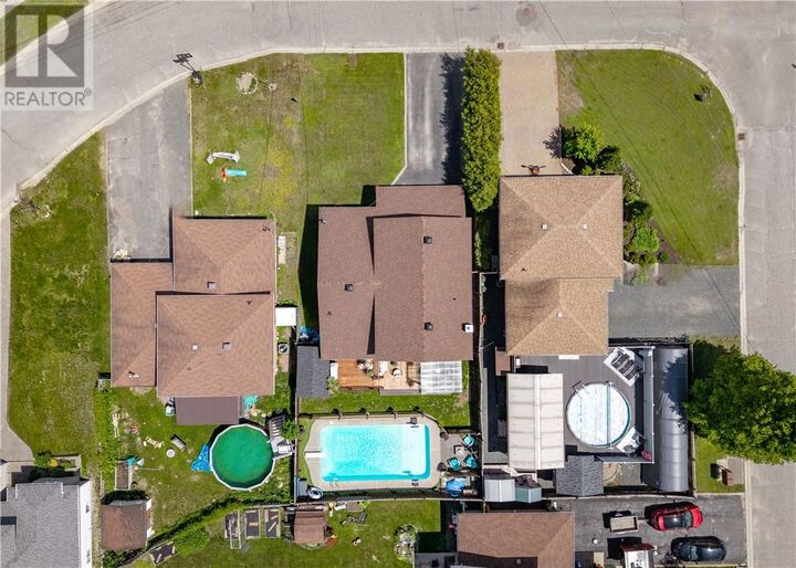 Property Photo: 3825 Macmillan Drive ON P3N 1R7
