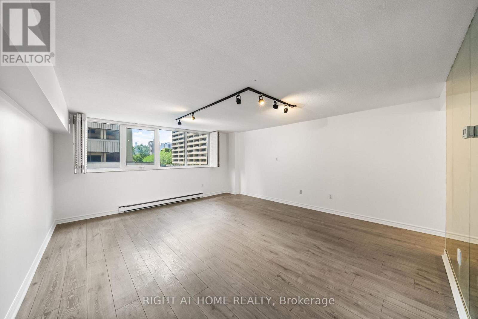 Property Photo: 360 Bloor Street East 411 ON M4W 3M3