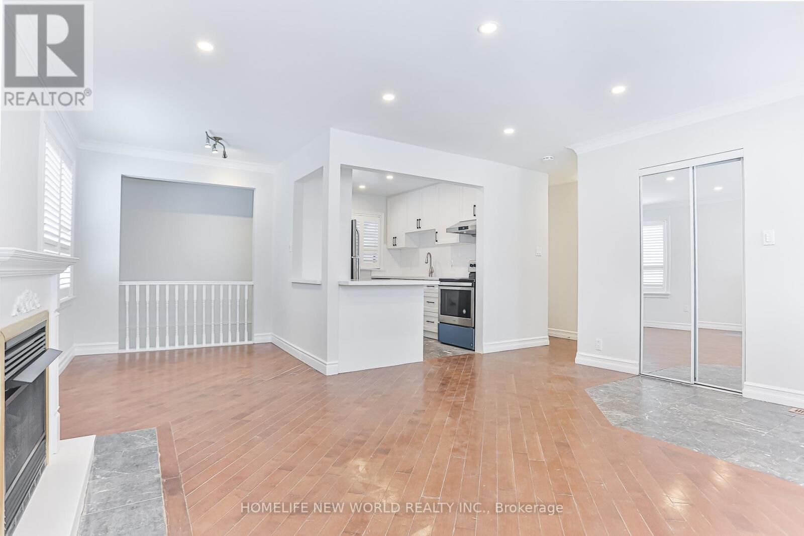 Property Photo:  3 Erlesmere Avenue  ON L6W 2T4 