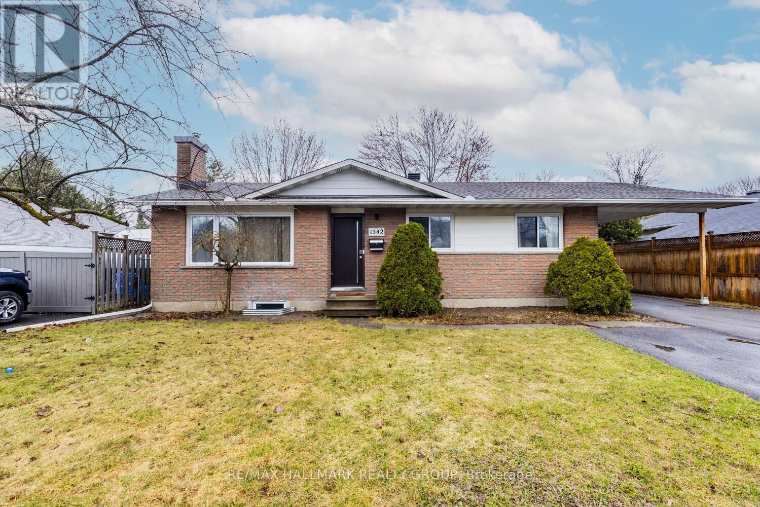 Property Photo: 1542 St. Georges Street B ON K1E 1P9