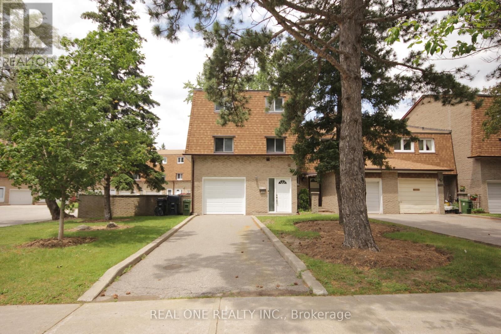 Property Photo: 122 Beverly Glen Boulevard ON M1W 1W6