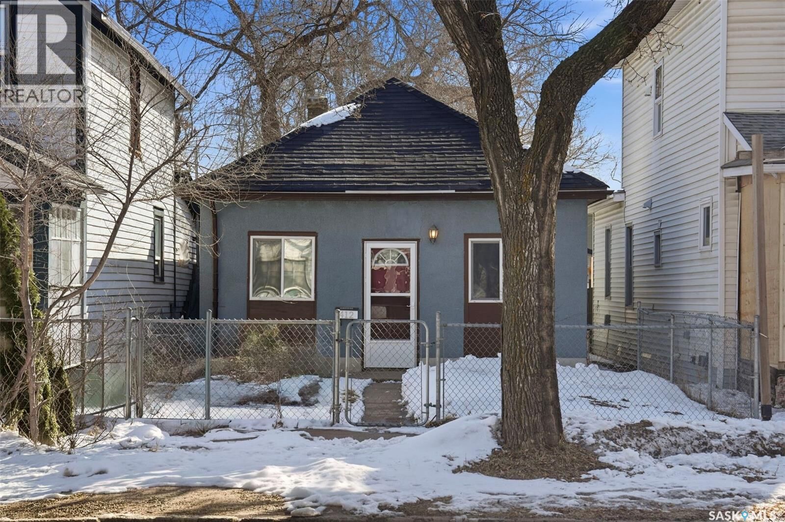 Property Photo: 412 H Avenue S SK S7M 1W5