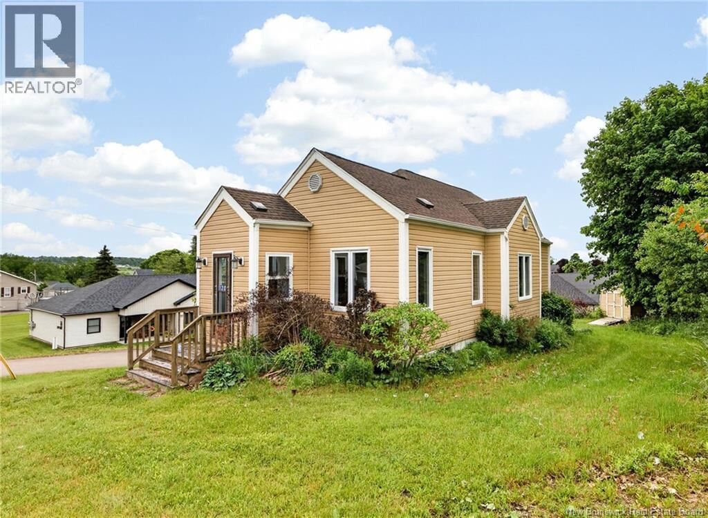 Property Photo:  120 St Thomas  NB E4K 2P2 