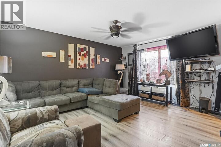 Property Photo: 3 802 K Avenue N SK S7L 2N1