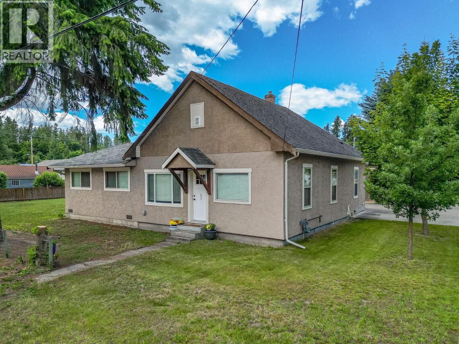 Property Photo: 2875 Becker Street BC V0E 1B2