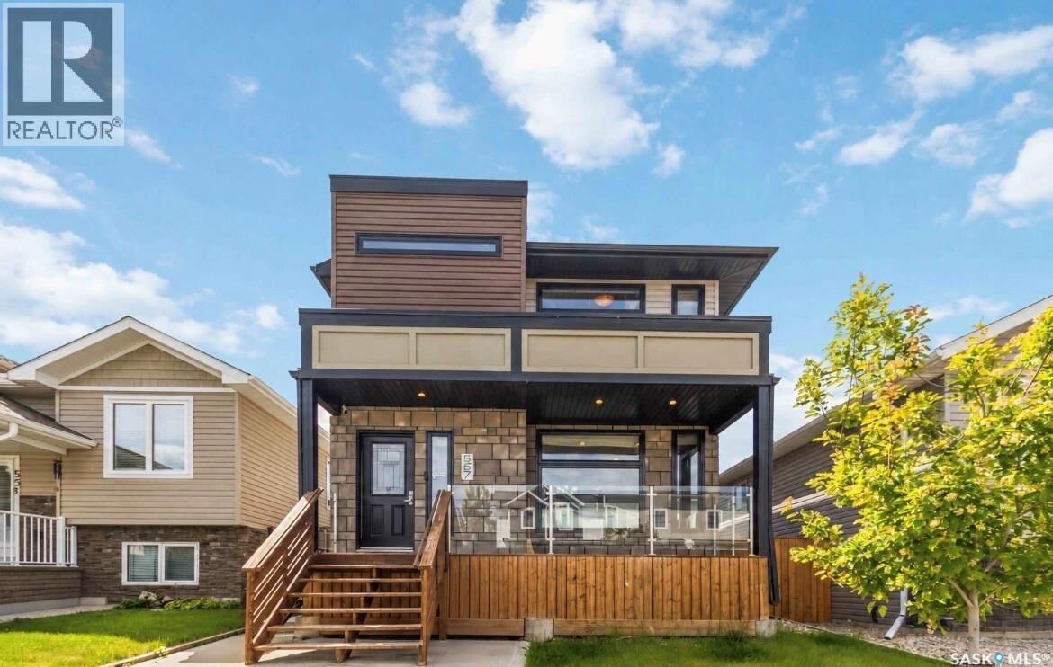 Property Photo:  527 Kloppenburg Crescent  SK S7W 0P1 