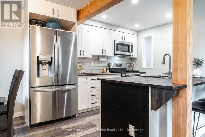 Property Photo:  112 Kathryn Crescent  ON N5A 2Y7 