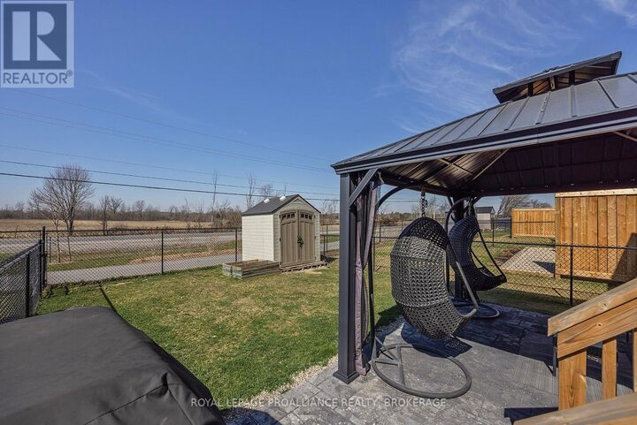 Property Photo: 186 Dr Richard James Crescent ON K0H 1G0
