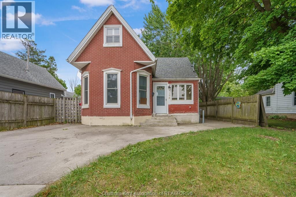 Property Photo:  194 Murray Street  ON N7M 3L3 