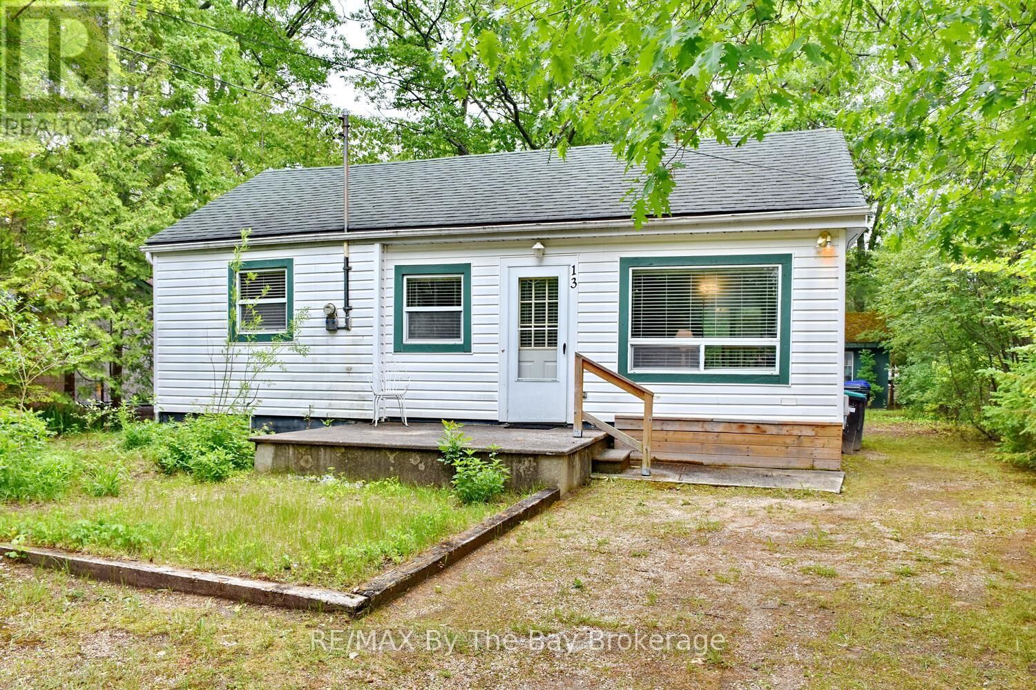 Property Photo:  13 5th Lane  ON L9Z 2E9 