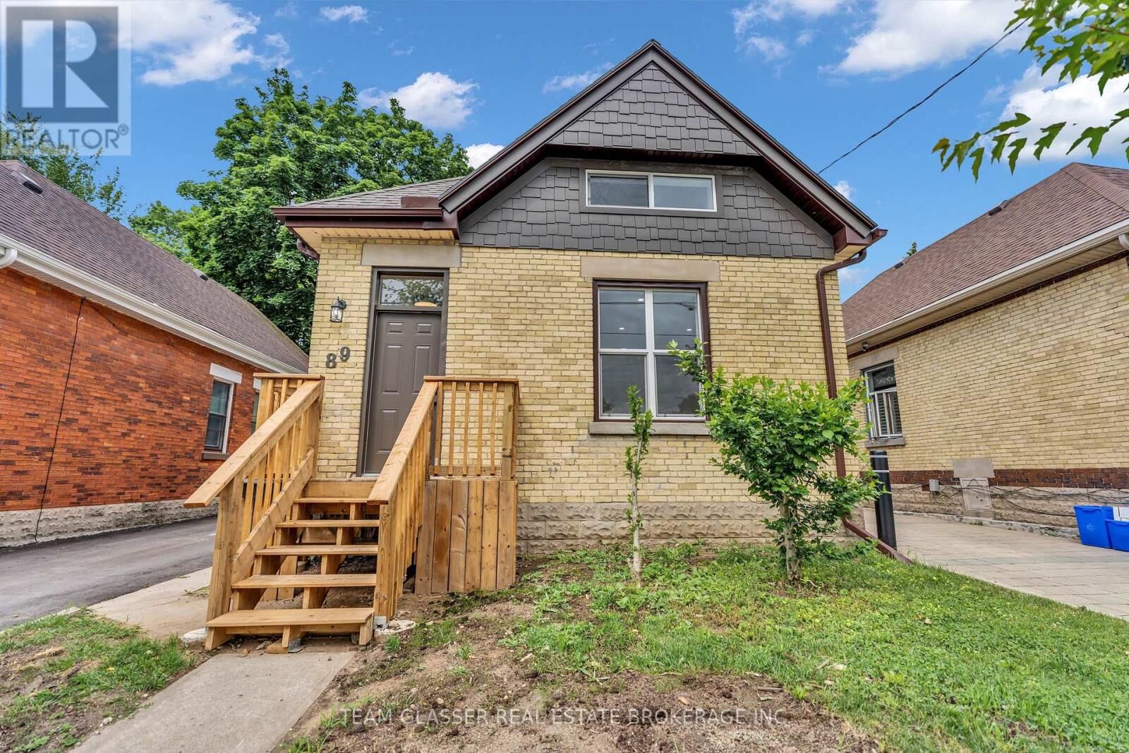 Property Photo:  89 Elm Street  ON N5Z 2K4 