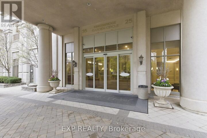 Property Photo: 25 Kingsbridge Garden Circle 2120 ON L5R 4B1