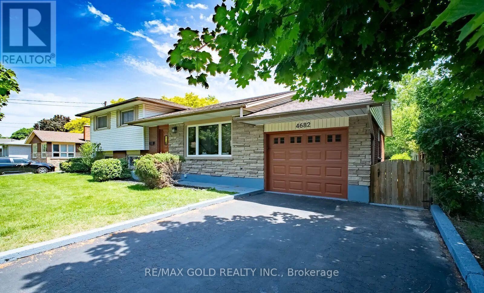 Property Photo:  4682 Pinedale Drive  ON L2E 6M8 