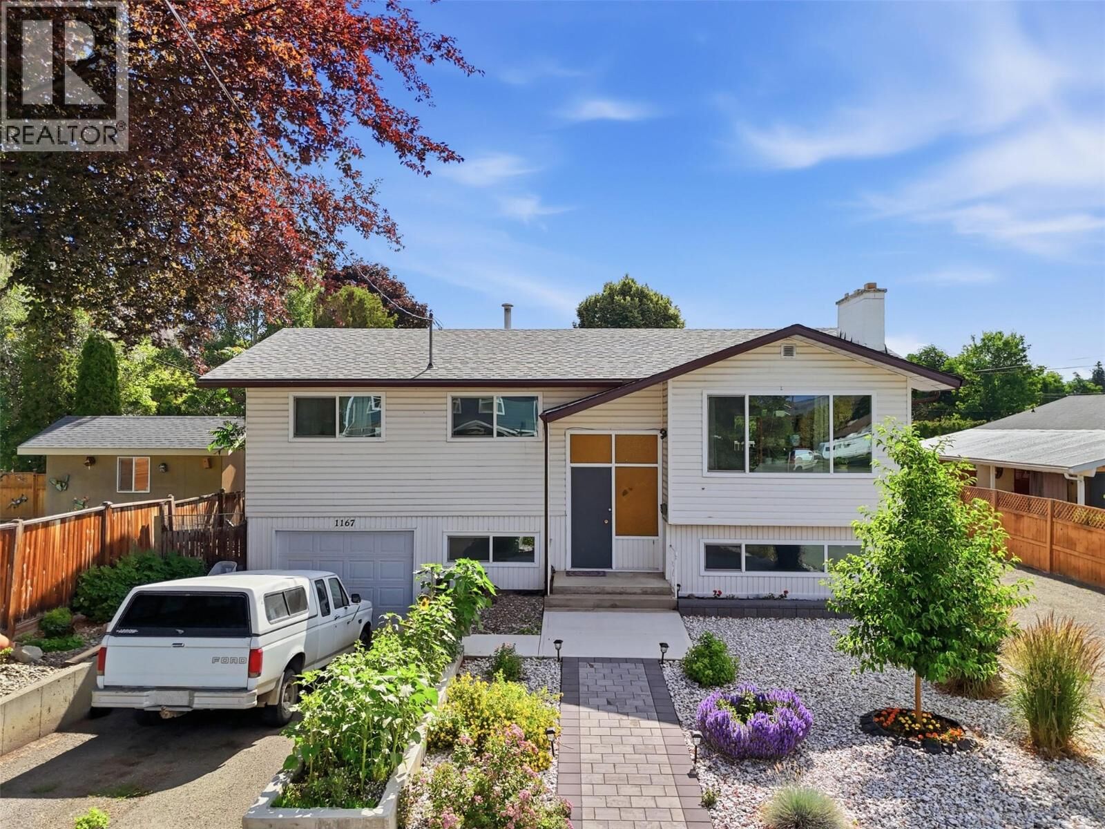 Property Photo:  1167 Schreiner Street  BC V2B 5W7 