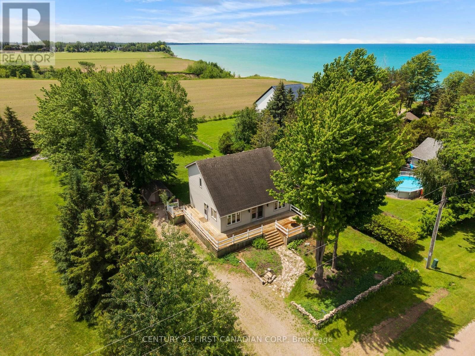 Property Photo: 33943 Sunnyridge Road ON N0M 1N0