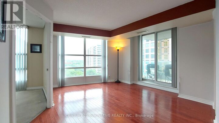Property Photo: 33 Elm Drive 1012 ON L5B 4M2