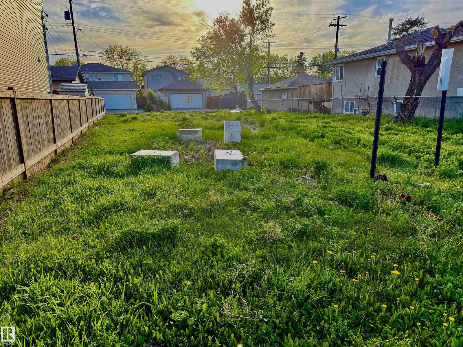 Property Photo:  11640 80 Street NW  AB T5B 2N2 