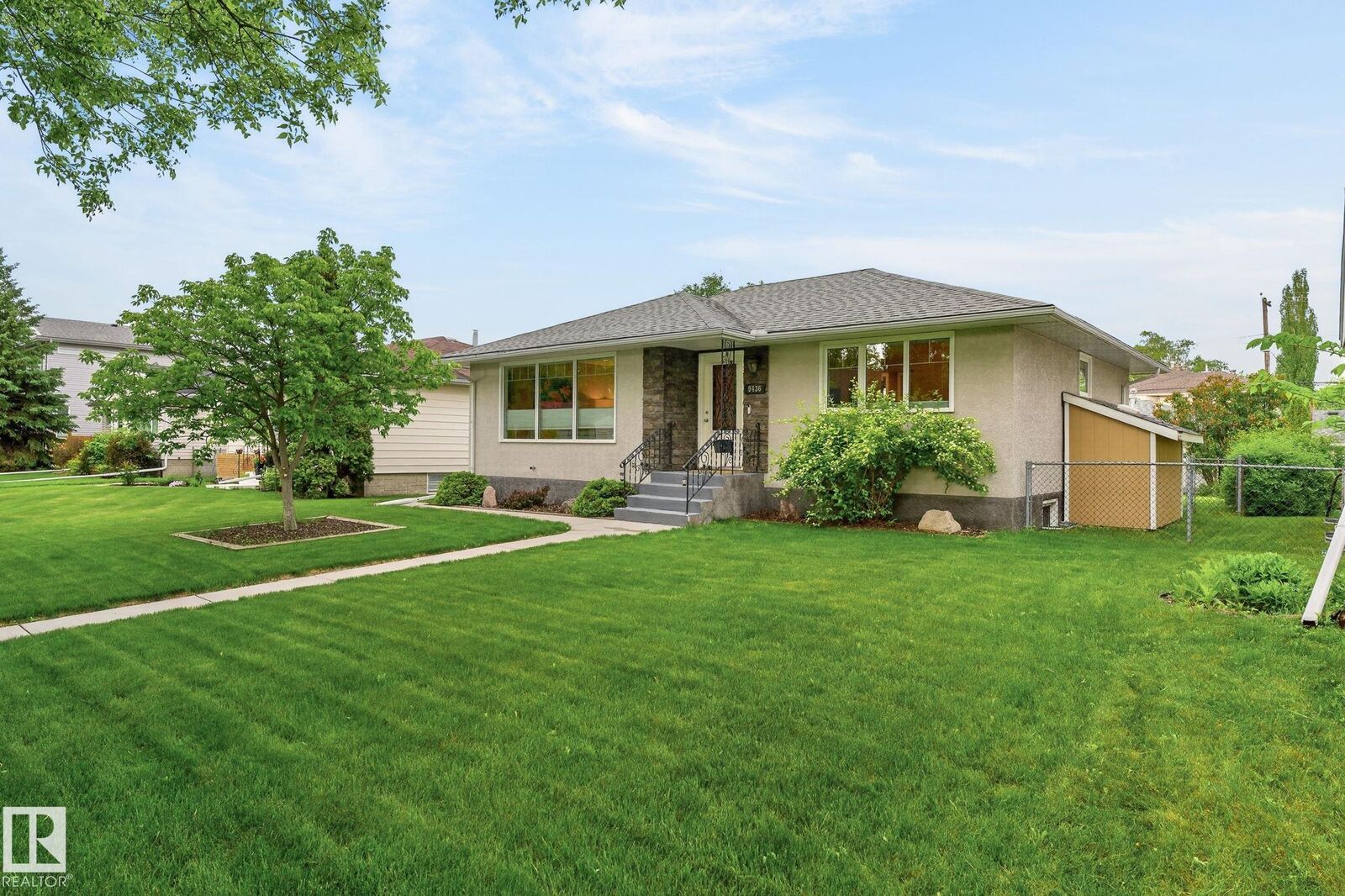 Property Photo:  9436 77 Street NW  AB T6C 2M6 