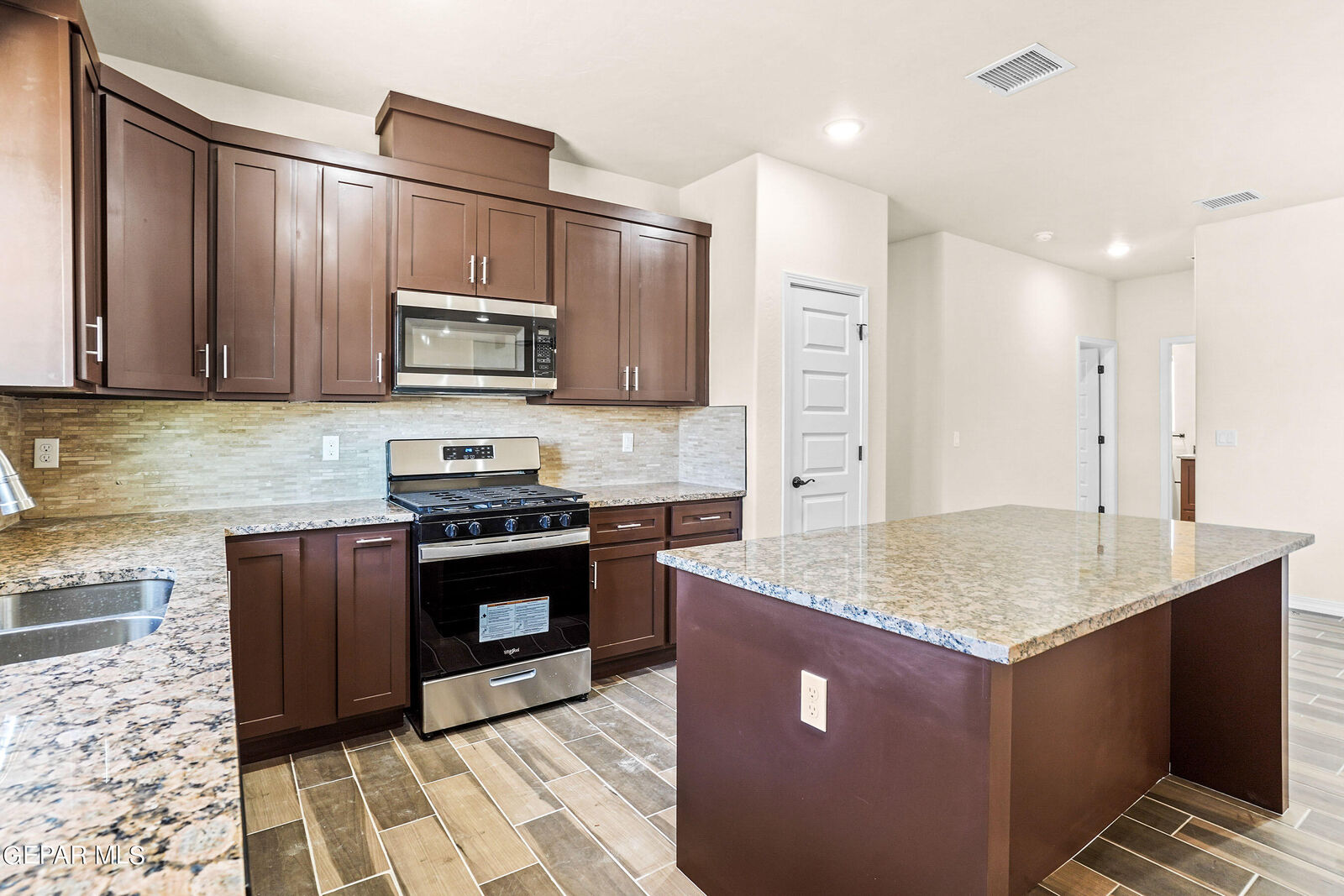 Property Photo:  871 Country Club Road 4E  TX 79932 