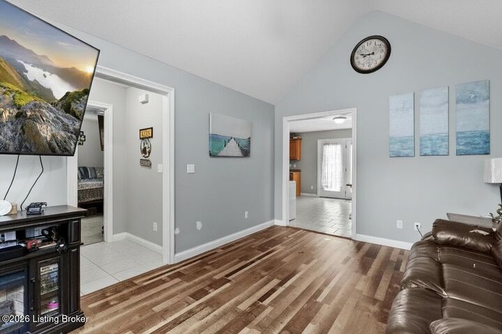 Property Photo:  112 Camellia Ave  KY 40004 
