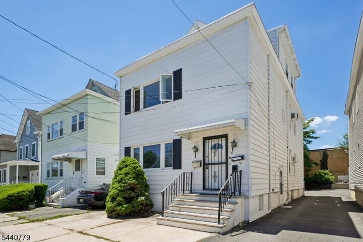 Property Photo:  31 Blakely Pl 2  NJ 07026 