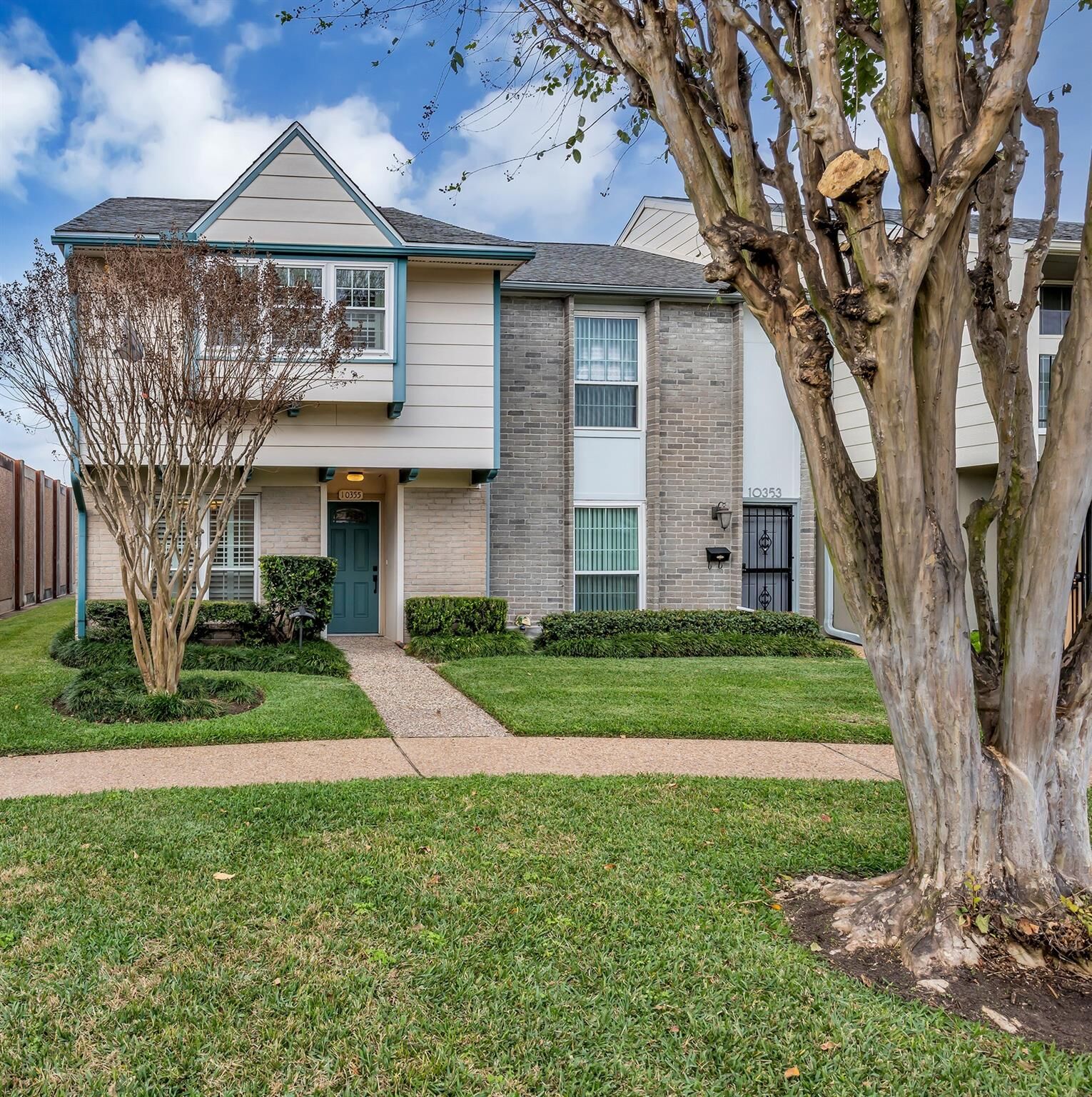 Property Photo:  10355 Longmont Drive  TX 77042 