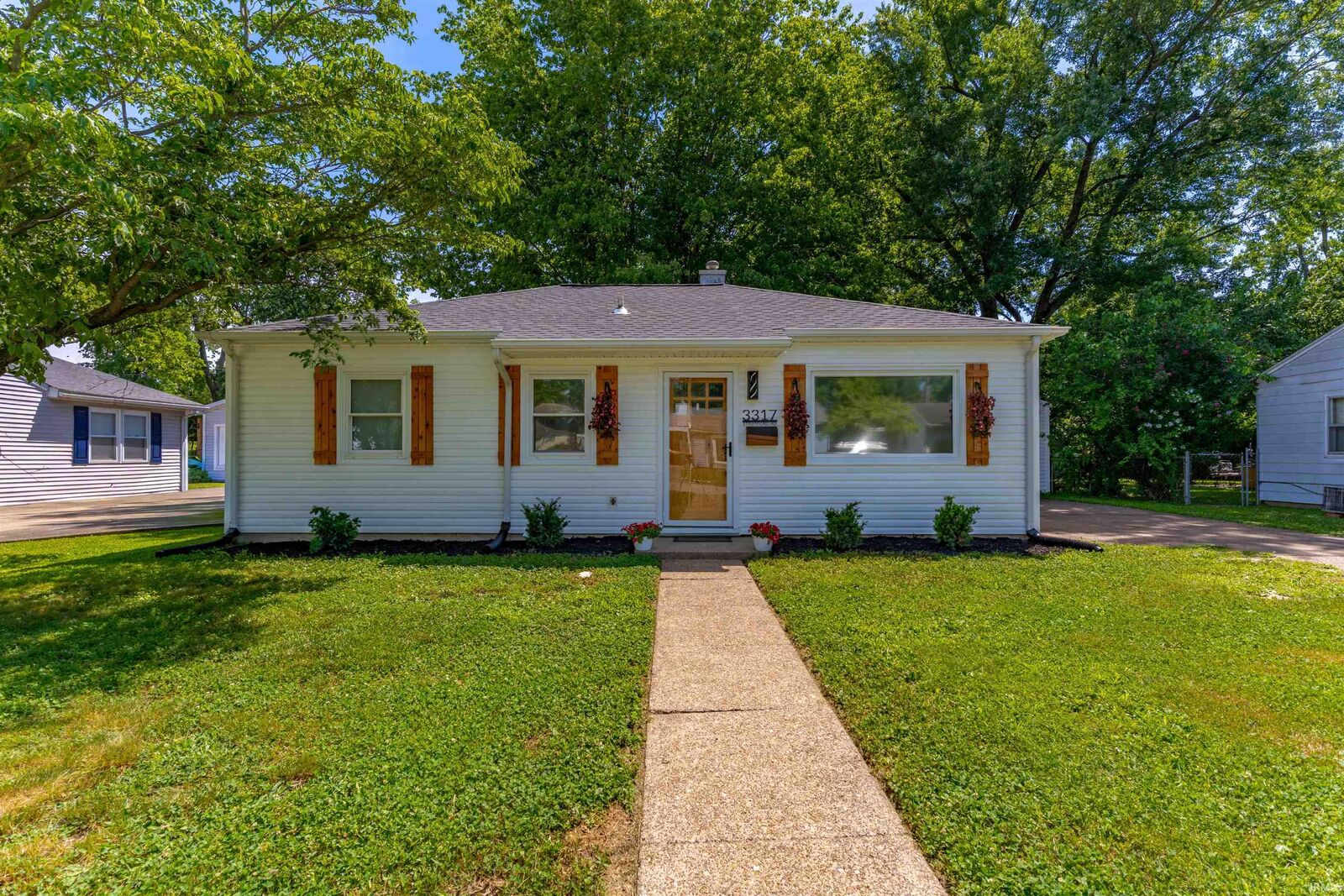 Property Photo: 3317 Stratford Road IN 47710