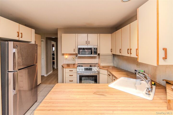Property Photo:  34 Scarborough Lane A  NY 12590 