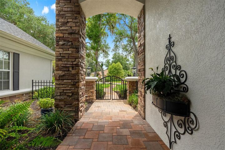Property Photo: 8921 Eagle Watch Drive FL 33578