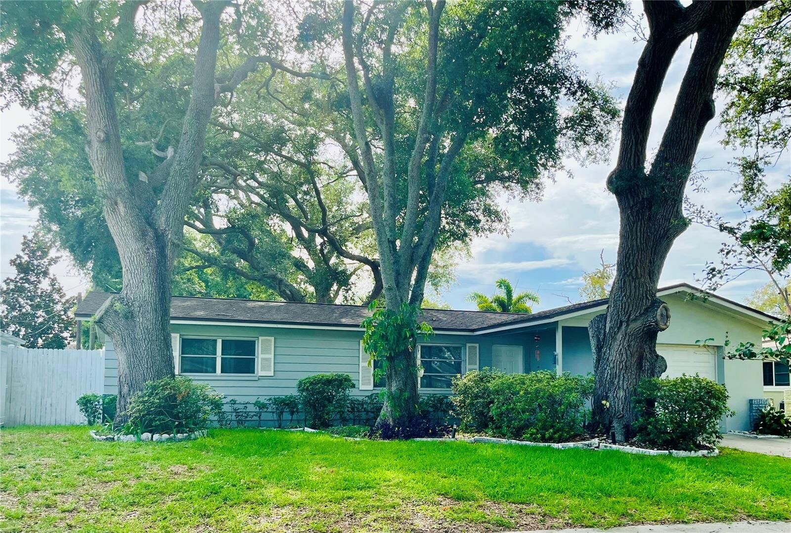 Property Photo:  528 E Lake Drive  FL 33771 