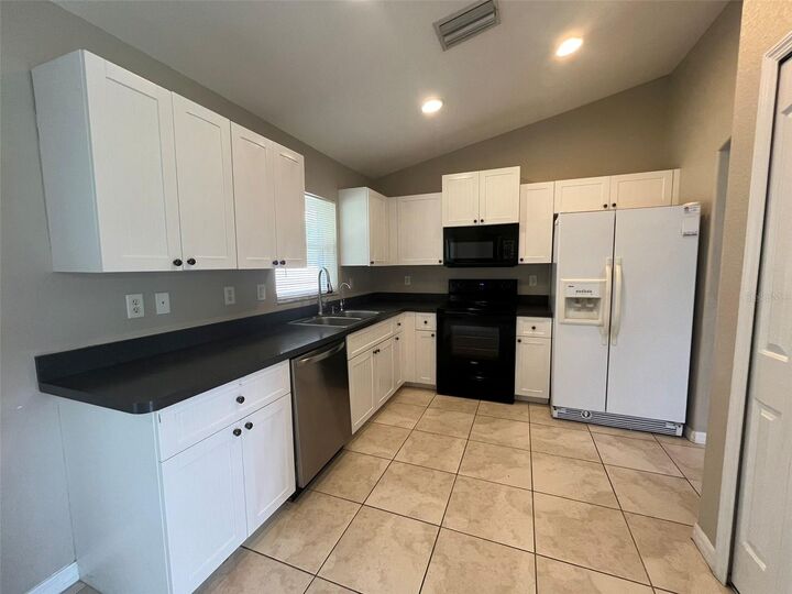 Property Photo: 3605 Caballero Avenue FL 34286