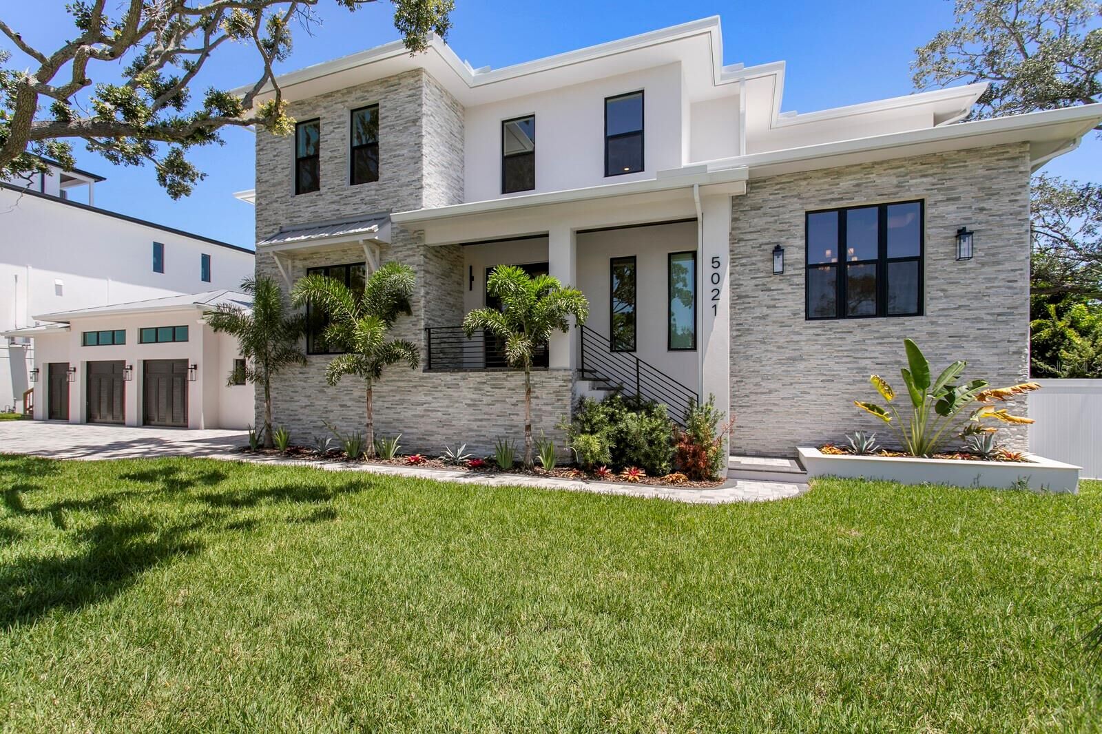 Property Photo: 5021 W Leona Street FL 33629
