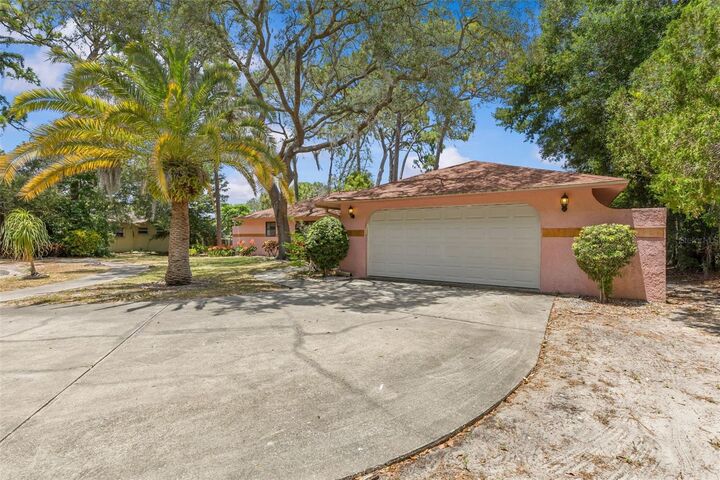 Property Photo: 505 Village Oak Drive FL 34689
