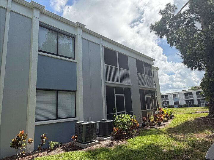 Property Photo: 5310 26th Street W 2904 FL 34207