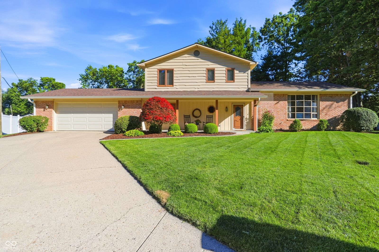 Property Photo:  825 Queenswood Court  IN 46217 