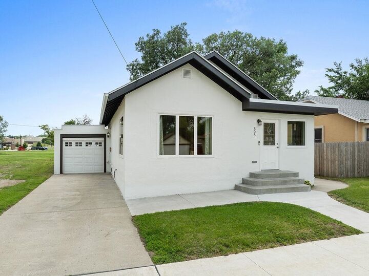 Property Photo: 305 NW 5th Ave ND 58703