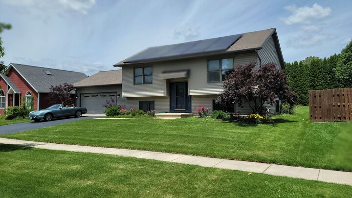 Property Photo:  715 Cherry Tree Lane  IL 60135 
