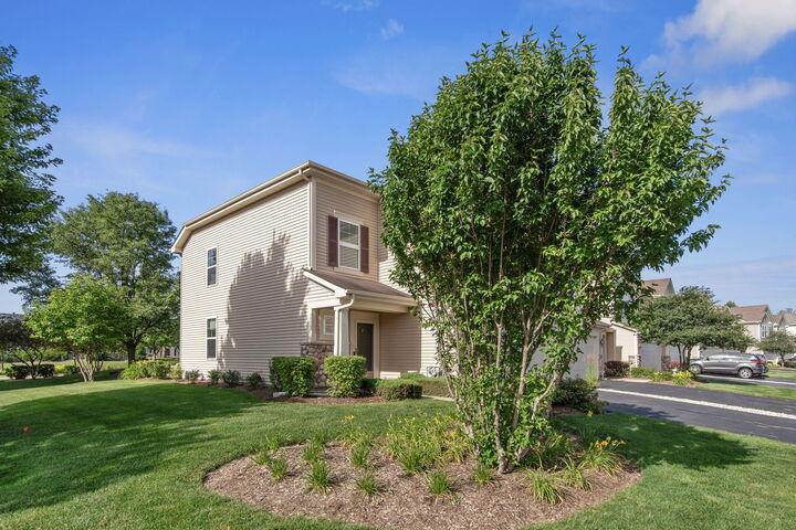 Property Photo: 1282 Newport Circle IL 60140