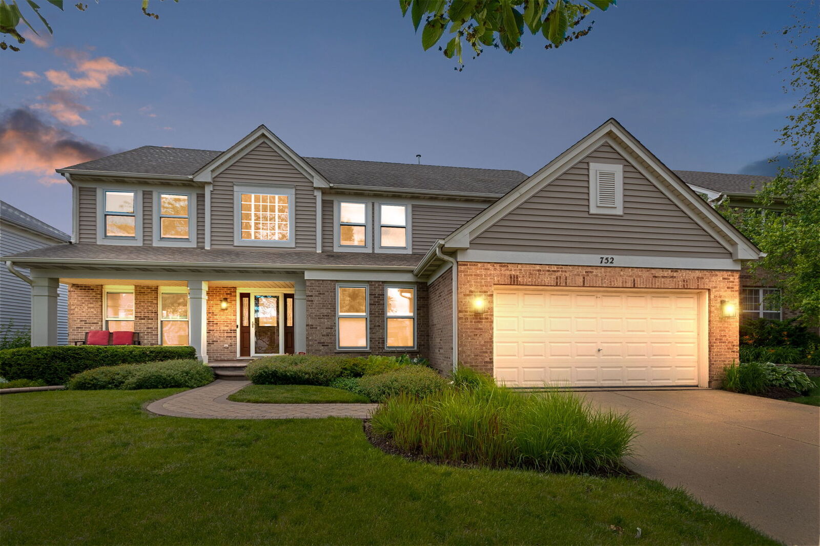 Property Photo: 752 Easton Lane IL 60007