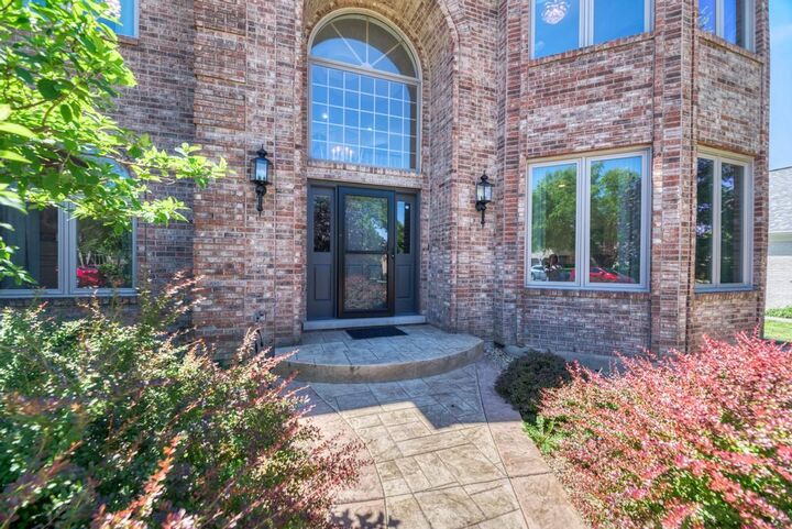 Property Photo:  10 Founders Pointe  IL 60108 