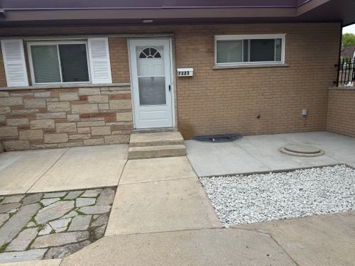 Property Photo: 7323 N Damen Avenue IL 60645