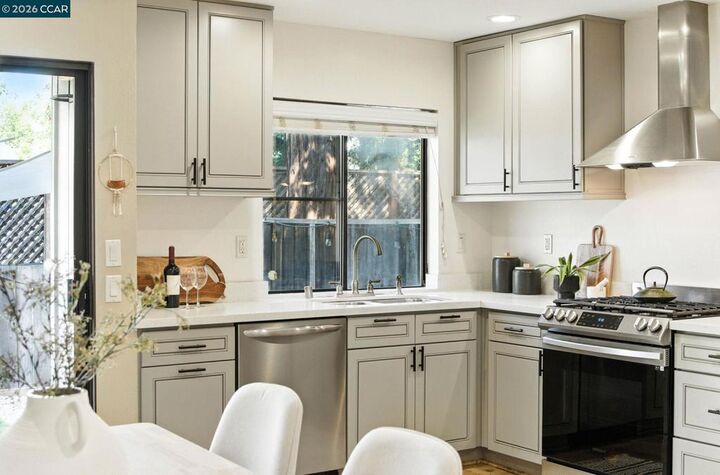 Property Photo: 1660 San Luis Rd CA 94597-3145