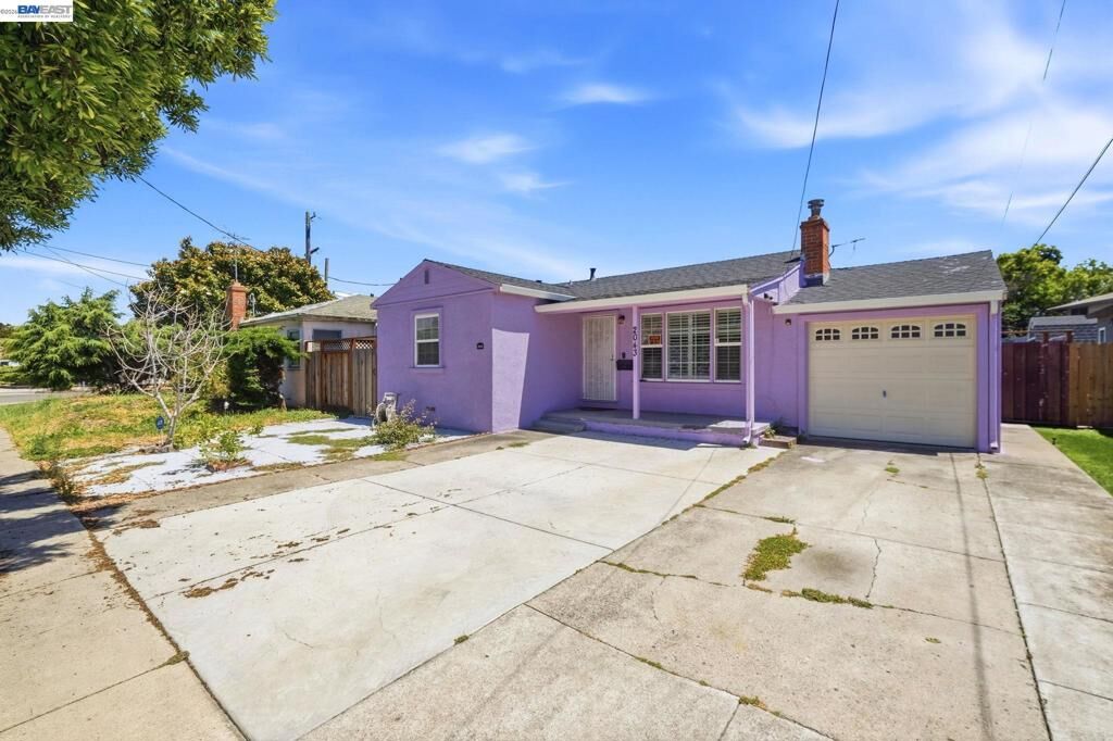 Property Photo:  2043 Reynolds St  CA 94577 